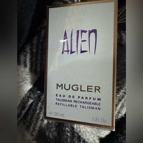 Mugler Alien Eau De Parfum - Picture 2 of 6